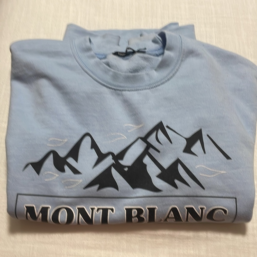 This is a Boohoo sky blue Mont Blanc graphic print sweatshirt. Size M - Picture 6 of 6